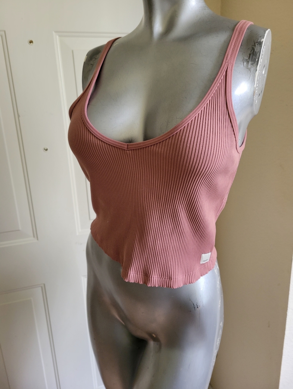 Vuori Womans Ribbed Scoop Neck Tank Top - Dusty Rose